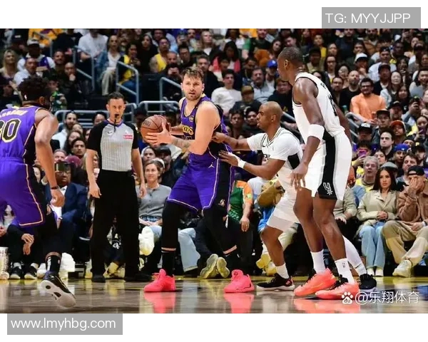 马刺与湖人激战正酣直播盛况尽在眼前不容错过